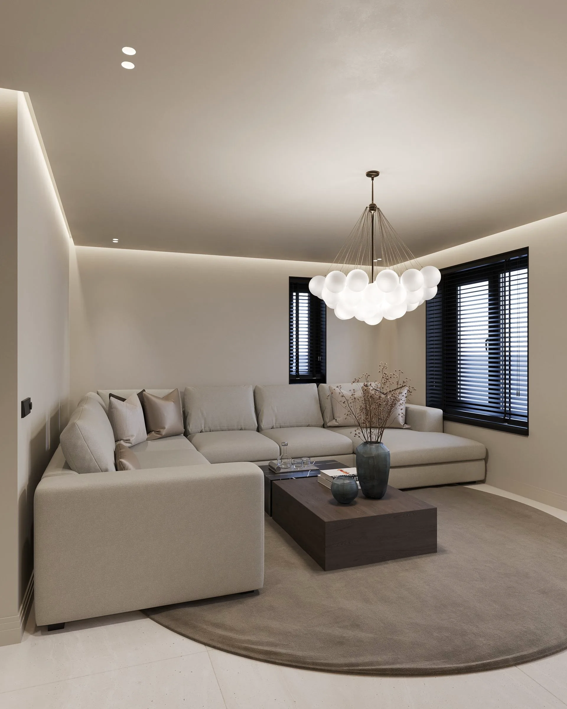 Woonkamer met hoekbank, ronde vloerkleed en de bolvormige hanglamp